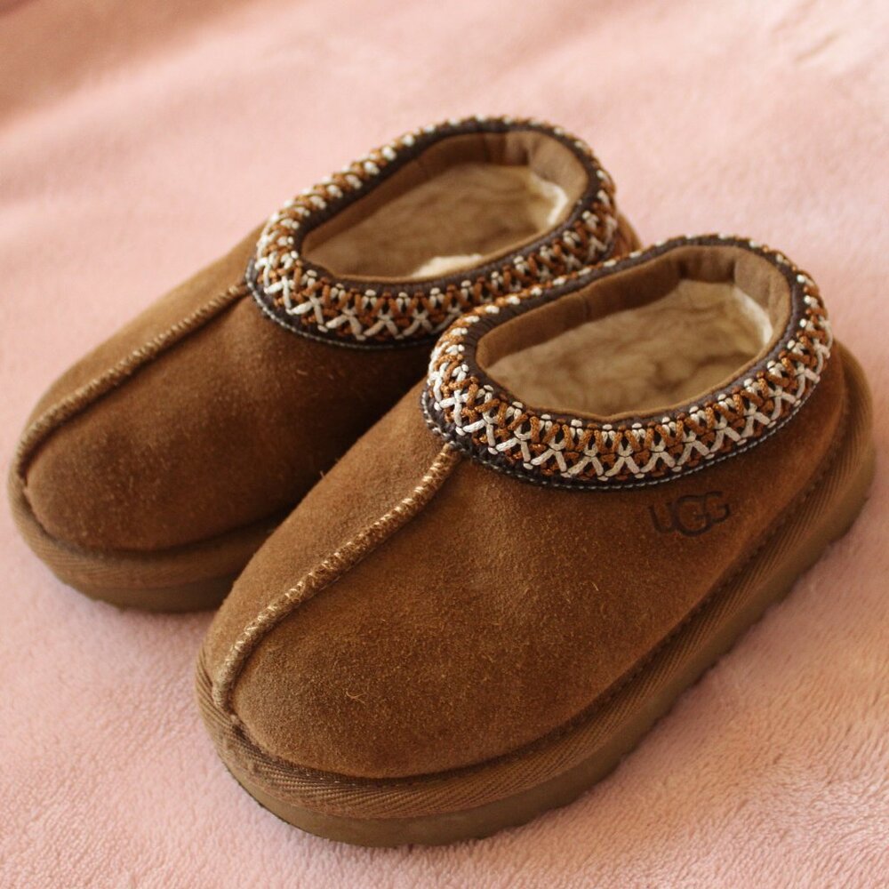 UGG Kids Tasman Slippers – Chestnut, Size 7C